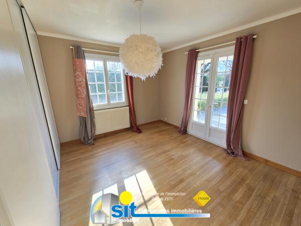Villa 212 m² sur les hauteurs de Roussillon – Calme absolu – Piscine – Terrain 1 616 m²