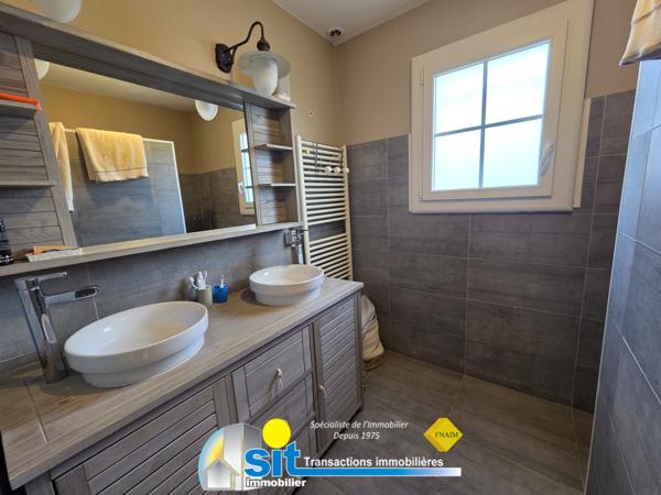 Villa 212 m² sur les hauteurs de Roussillon – Calme absolu – Piscine – Terrain 1 616 m²