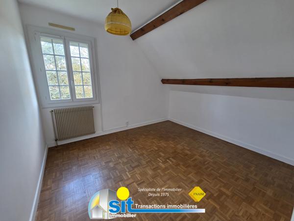 Villa 212 m² sur les hauteurs de Roussillon – Calme absolu – Piscine – Terrain 1 616 m²
