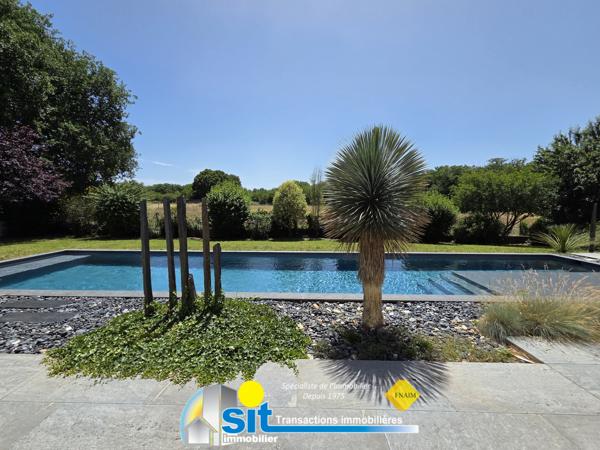 Villa 212 m² sur les hauteurs de Roussillon – Calme absolu – Piscine – Terrain 1 616 m²
