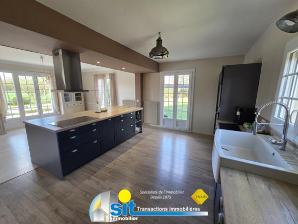 Villa 212 m² sur les hauteurs de Roussillon – Calme absolu – Piscine – Terrain 1 616 m²