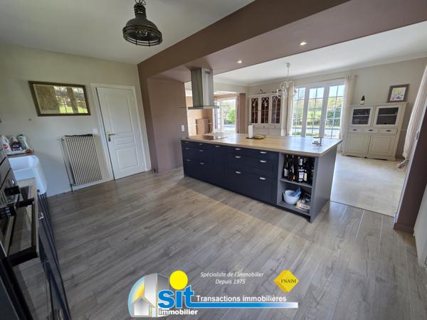 Villa 212 m² sur les hauteurs de Roussillon – Calme absolu – Piscine – Terrain 1 616 m²