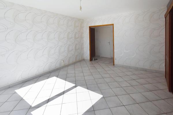 Idéal pour un investissement locatif ou premier achat, emplacement privilégié à l'entrée de Ciry le noble