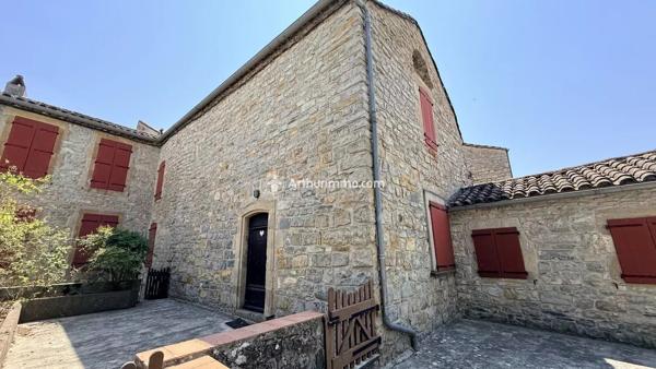 Vente                                                      Maison
                        
                     9 pièces                      196 m2                     à Saint-Georges-de-Luzençon