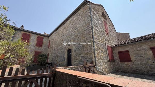 Vente                                                      Maison
                        
                     9 pièces                      196 m2                     à Saint-Georges-de-Luzençon