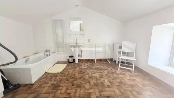 Vente                                                      Maison
                        
                     9 pièces                      196 m2                     à Saint-Georges-de-Luzençon