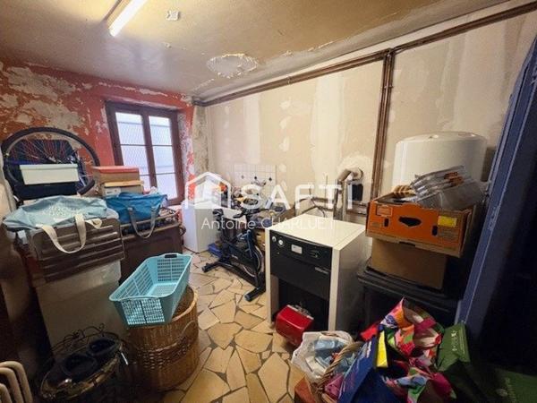 Murs commerciaux de 60m² avec un appartement de 72m² en centre ville