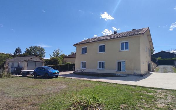 Maison à vendre    5 pièces •  Montrem