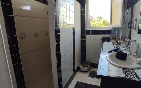 Maison à vendre    5 pièces •  Montrem