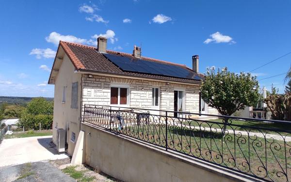 Maison à vendre    5 pièces •  Montrem