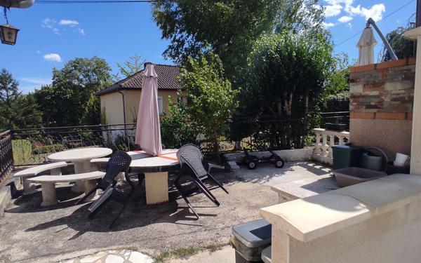 Maison à vendre    5 pièces •  Montrem