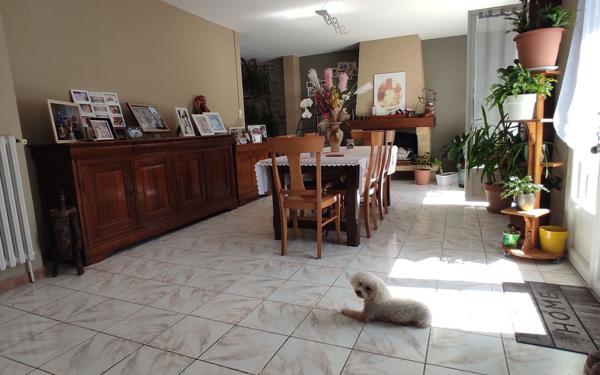 Maison à vendre    5 pièces •  Montrem