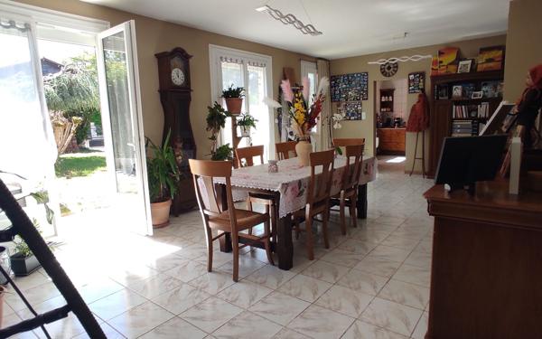 Maison à vendre    5 pièces •  Montrem