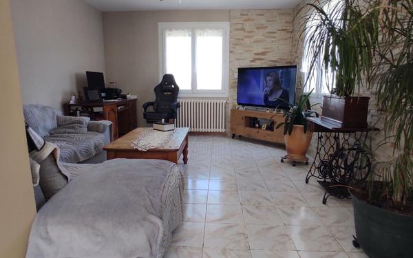 Maison à vendre    5 pièces •  Montrem