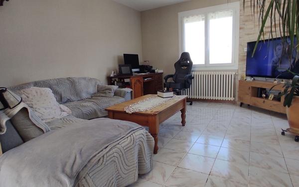 Maison à vendre    5 pièces •  Montrem