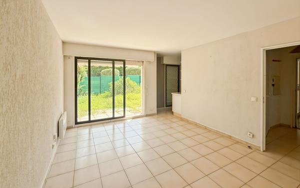 Appartement à vendre    1 pièce • 27,16 m2 Antibes