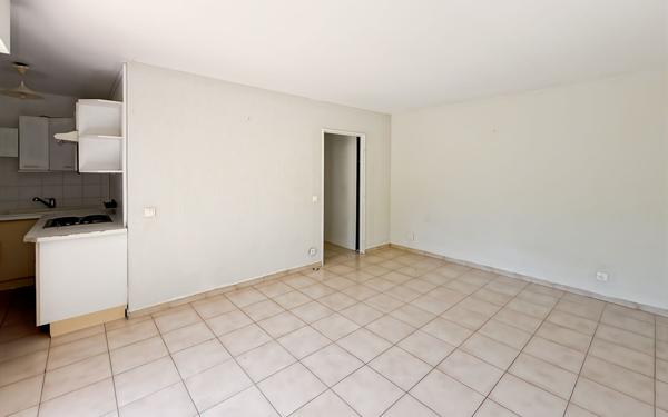 Appartement à vendre    1 pièce • 27,16 m2 Antibes