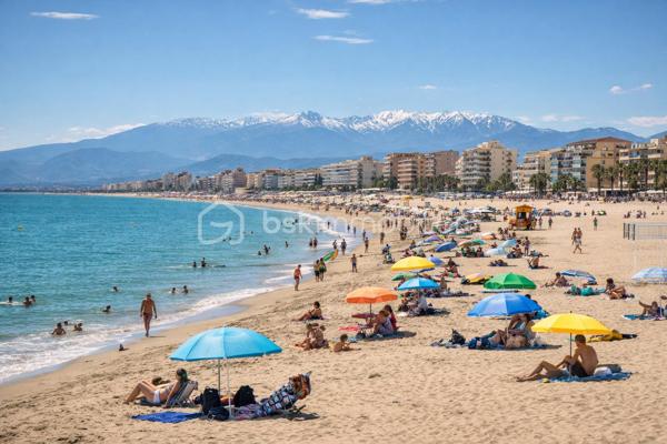 Je vous propose un restaurant pizzeria / glacier avec Licence IV, opérationnelle et idéalement située sur une place piétonne animée, à seulement 5 minutes des plages.

L’établissement est chaleureux et plein de charme, avec un matériel complet et prêt à l’exploitation.

Tout est opérationnel, clé en main.

Voici les capacités :

2 salles intérieures : 40 couverts
Véranda : 35 places
Terrasse ensoleillée : 100 places

Les atouts de cette affaire :

• Animations dansantes hebdomadaires avec orchestre, qui renforcent l’affluence et la convivialité
• Fort potentiel brasserie / pizzeria / glacier…
• Stockage indépendant avec chambres froides et accès livraison facilité
• Appartement de fonction avec garage/réserve
• Aucun salarié à reprendre
• Clientèle locale fidèle et flux touristique saisonnier

Ce commerce en activité est idéal pour un couple ou des professionnels recherchant un emplacement qualitatif dans un cadre privilégié, offrant un très bon rendement. (Cause : départ à la retraite)

Contactez moi sans tarder pour une visite :
Nathalie Habib : 06 32 93 56 87
----------------------------------------------------------------------------
Selon l’article L.561.5 du Code Monétaire et Financier, pour l’organisation de la visite, la présentation d’une pièce d’identité vous sera demandée.