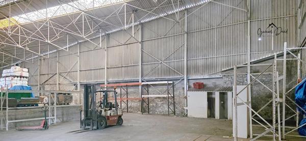 Grand entrepôt polyvalent à vendre – Saint-Pol-de-Léon