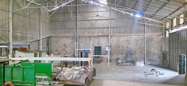 Grand entrepôt polyvalent à vendre – Saint-Pol-de-Léon