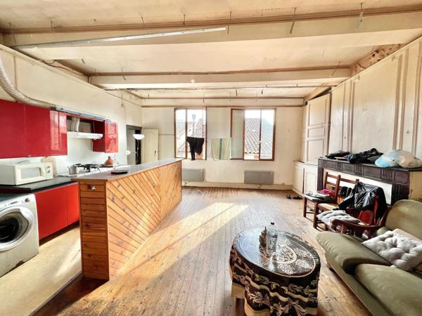 IMMEUBLE AVEC LOCAL COMMERCIAL ET 3 APPARTEMENTS