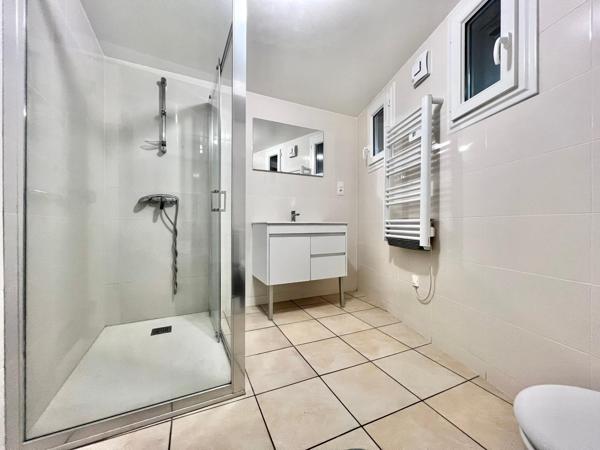 IMMEUBLE AVEC LOCAL COMMERCIAL ET 3 APPARTEMENTS