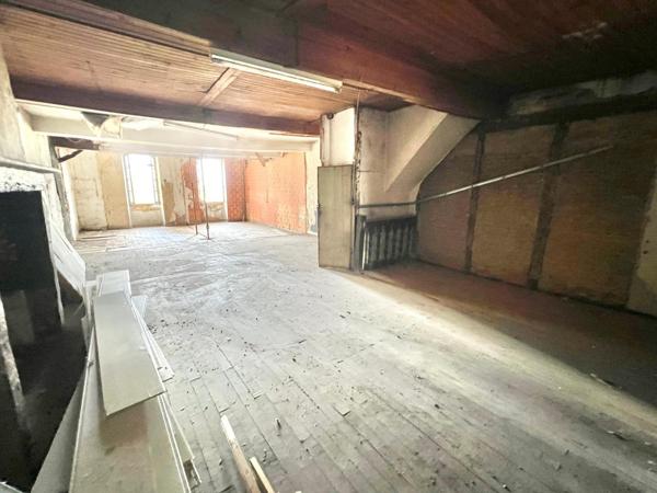 IMMEUBLE AVEC LOCAL COMMERCIAL ET 3 APPARTEMENTS