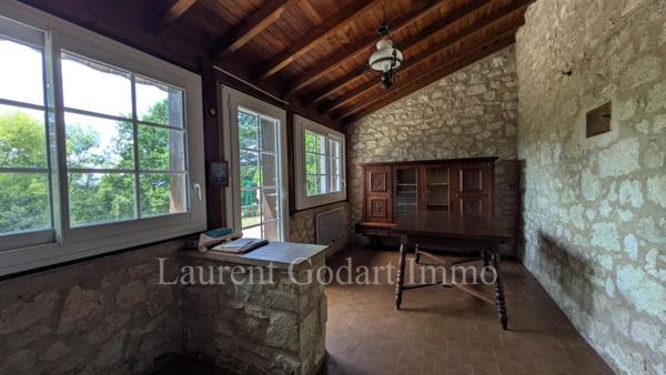 Maison en pierres avec dépendances