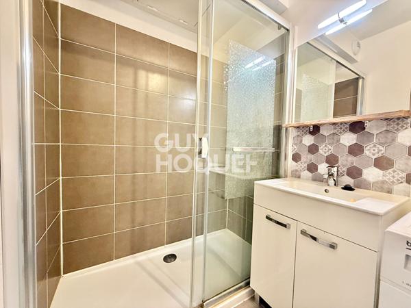 Bel appartement, au calme vous séduira avec sa jolie terrasse ombragée.