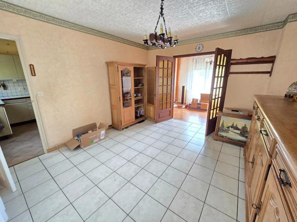 HIRSON (02) - 🏡 Vente maison semi-individuelle, avec 3 chambres 🛏️🛏️🛏️, garage 🚗 et jardin ☘️