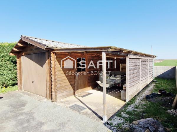 Maison plain pied 3 chambres avec deux garages et piscine