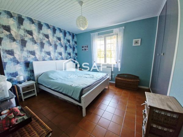 Maison plain pied 3 chambres avec deux garages et piscine