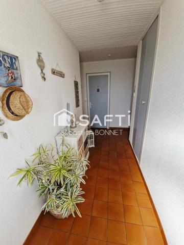 Maison plain pied 3 chambres avec deux garages et piscine