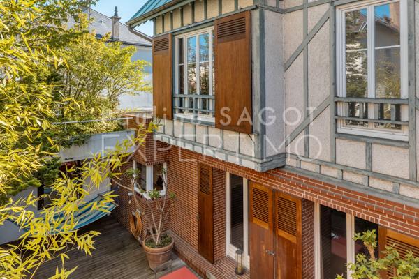 Courbevoie (92400) MAISON D'ARCHITECTE COURBEVOIE 262 M2 - Rooftop de 67 m2 et jardin-patio de 58 m2