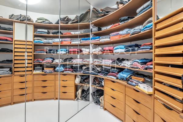 Courbevoie (92400) MAISON D'ARCHITECTE COURBEVOIE 262 M2 - Rooftop de 67 m2 et jardin-patio de 58 m2