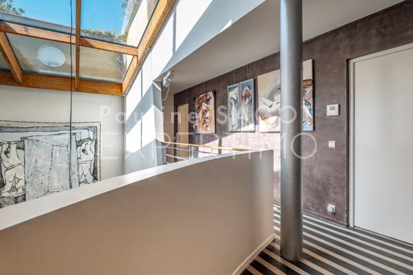 Courbevoie (92400) MAISON D'ARCHITECTE COURBEVOIE 262 M2 - Rooftop de 67 m2 et jardin-patio de 58 m2