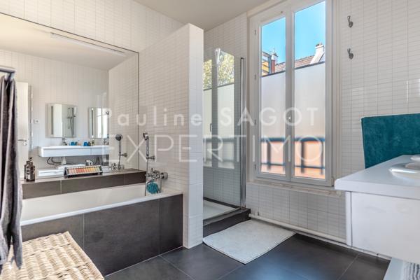 Courbevoie (92400) MAISON D'ARCHITECTE COURBEVOIE 262 M2 - Rooftop de 67 m2 et jardin-patio de 58 m2