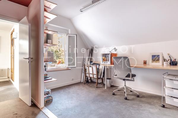 Courbevoie (92400) MAISON D'ARCHITECTE COURBEVOIE 262 M2 - Rooftop de 67 m2 et jardin-patio de 58 m2