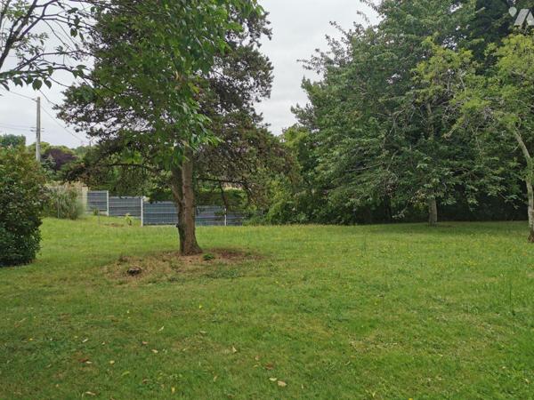 POMPIGNAC Exclusivité. Proche du centre et de ses commodités magnifique terrain individuel d'en...