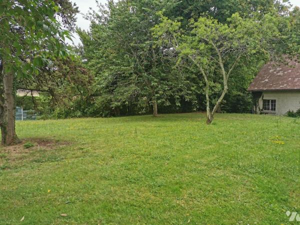 POMPIGNAC Exclusivité. Proche du centre et de ses commodités magnifique terrain individuel d'en...