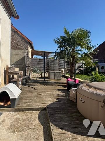 Maison rénovée, avec garage et dépendances