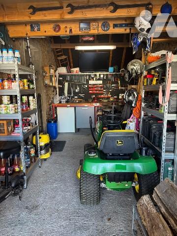 Maison rénovée, avec garage et dépendances