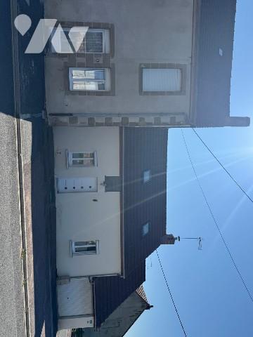 Maison rénovée, avec garage et dépendances