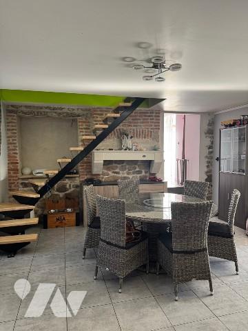 Maison rénovée, avec garage et dépendances