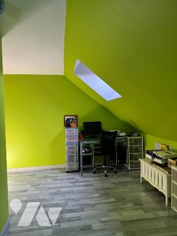 Maison rénovée, avec garage et dépendances