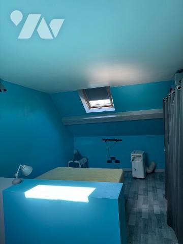 Maison rénovée, avec garage et dépendances