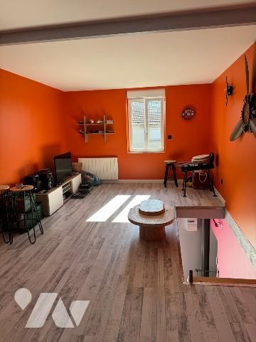 Maison rénovée, avec garage et dépendances