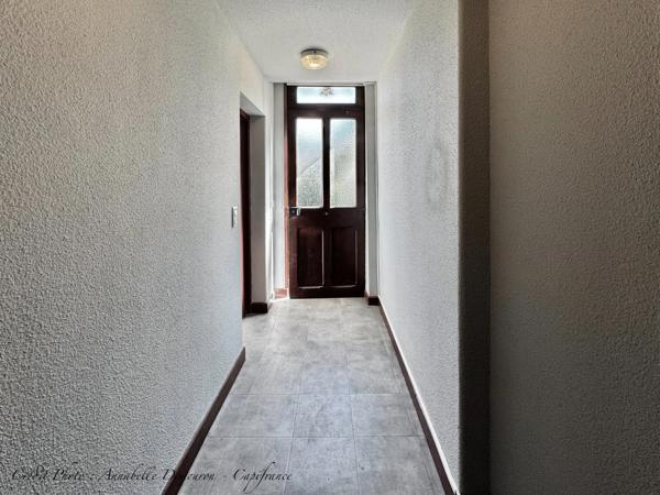 CHATELGUYON (63) - Appartement 4 pièces rénové, balcon filant et terrasse privative