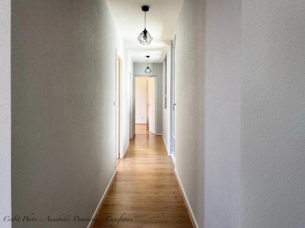 CHATELGUYON (63) - Appartement 4 pièces rénové, balcon filant et terrasse privative