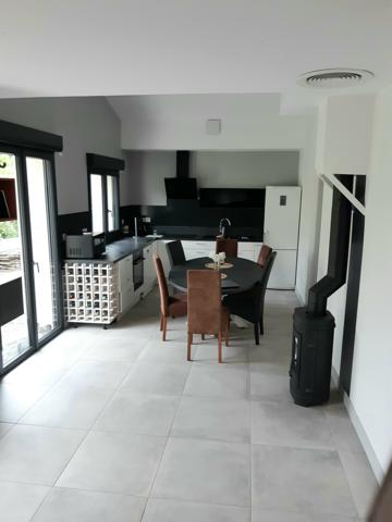 Maison
         3 pièces
        - 70 m² 225 000 € *